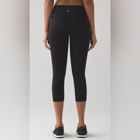 LULULEMON Wunder Under Crop High Rise Full-On Luxtreme in Black Size 6 - Picture 4 of 9